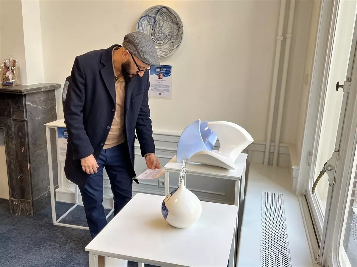 Amsterdam’da Mavi-Beyaz Seramik Sergisi Açıldı