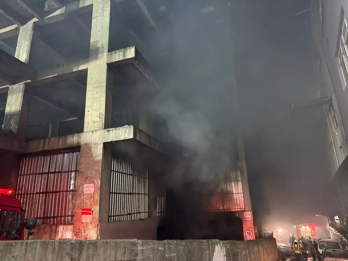 Zeytinburnu’nda Yangın: İtfaiye Müdahalede