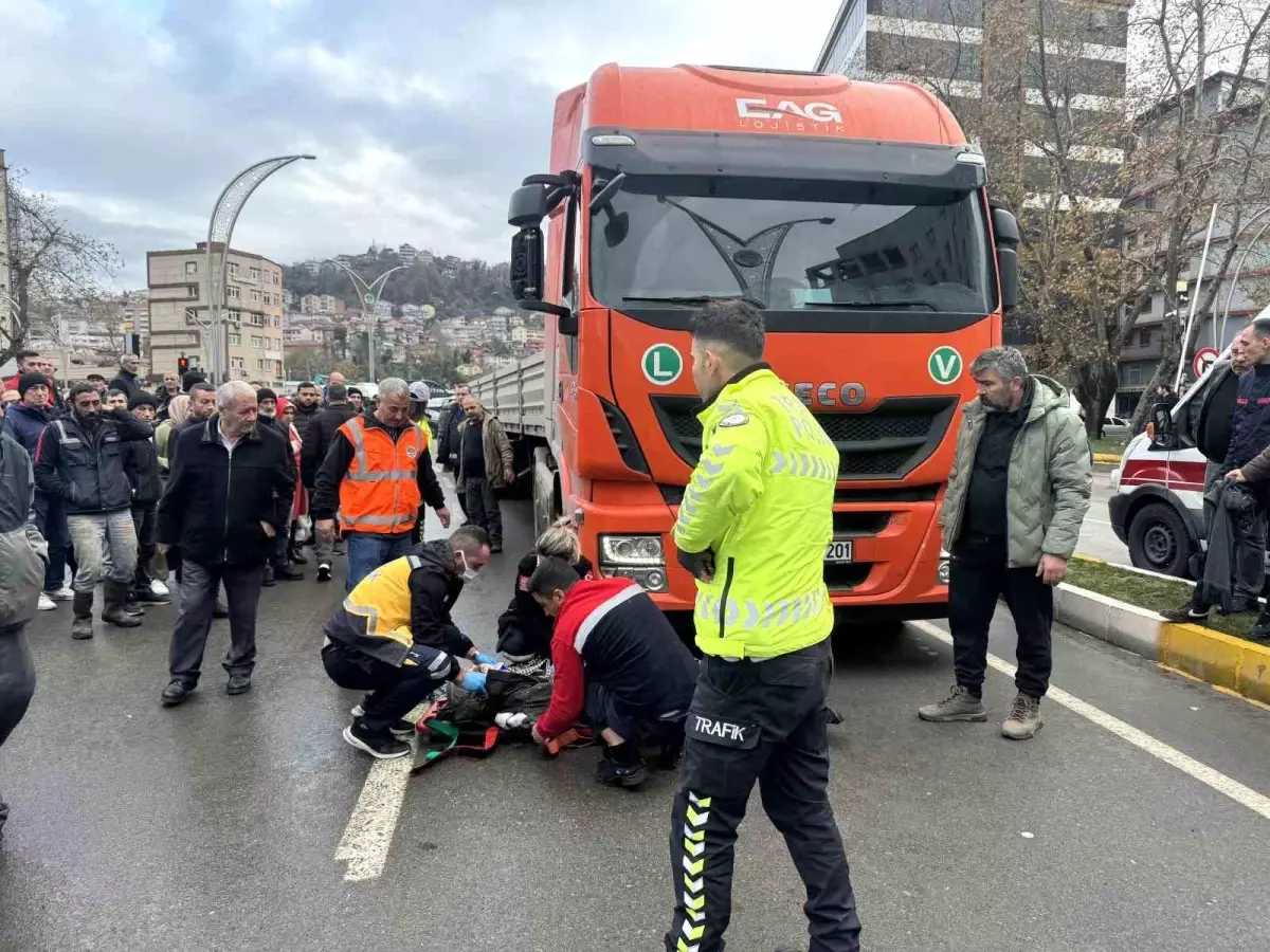 Zonguldak’ta Tır Altında Kalan Adam Ağır Yaralandı