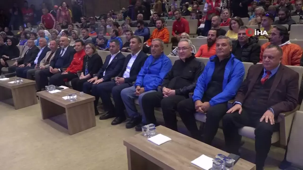 6. Gazi Yarı Maratonu’nda dereceye giren sporcular ödüllerini aldı