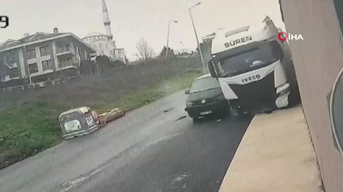 Büyükçekmece’de Feci Kaza: Kamyon İşçiyi Sürükledi