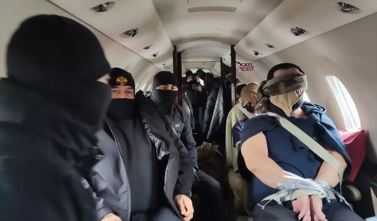 Kırmızı Bültenle Aranan İki Suçlu Türkiye’ye İade Edildi