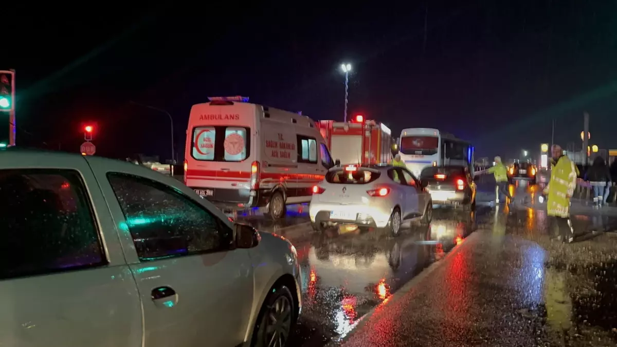 Manisa’da İşçi Servislerinin Kaza Yapması: 35 Yaralı