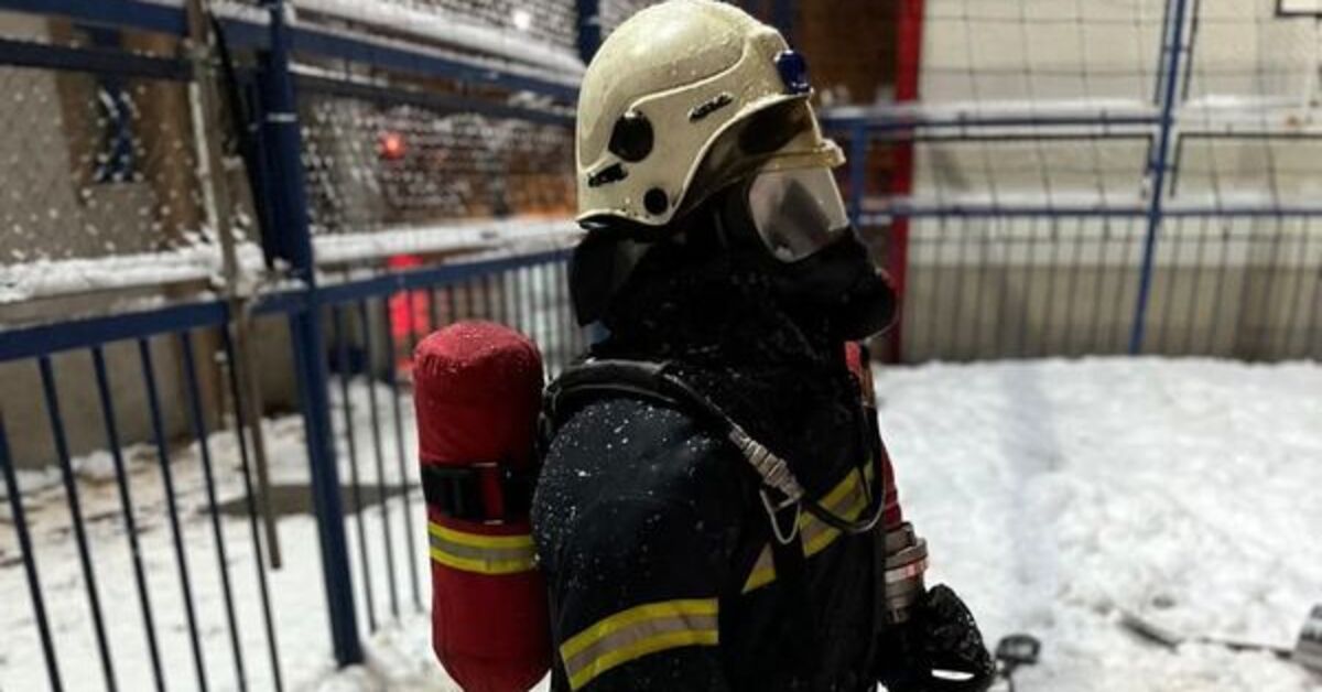 Kayseri’de itfaiye ekipleri tarafından yapılan ‘kardan itfaiye’ ilgi gördü