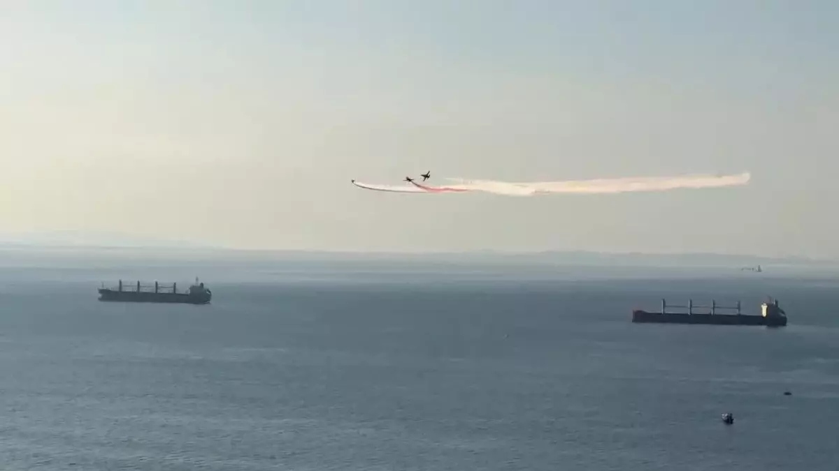 Türk Yıldızları İskenderun’da Gösteri Düzenledi